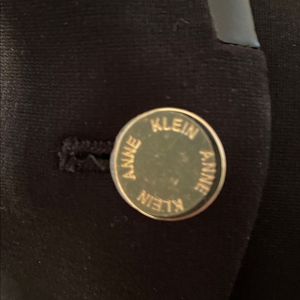 Anne Klein Black Blazer with beautiful princess collar & leather look trim. - Picture 9 of 10